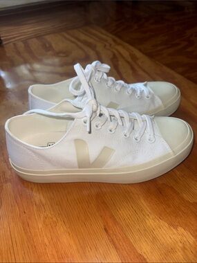 Veja Wata II Canvas White Sneaker